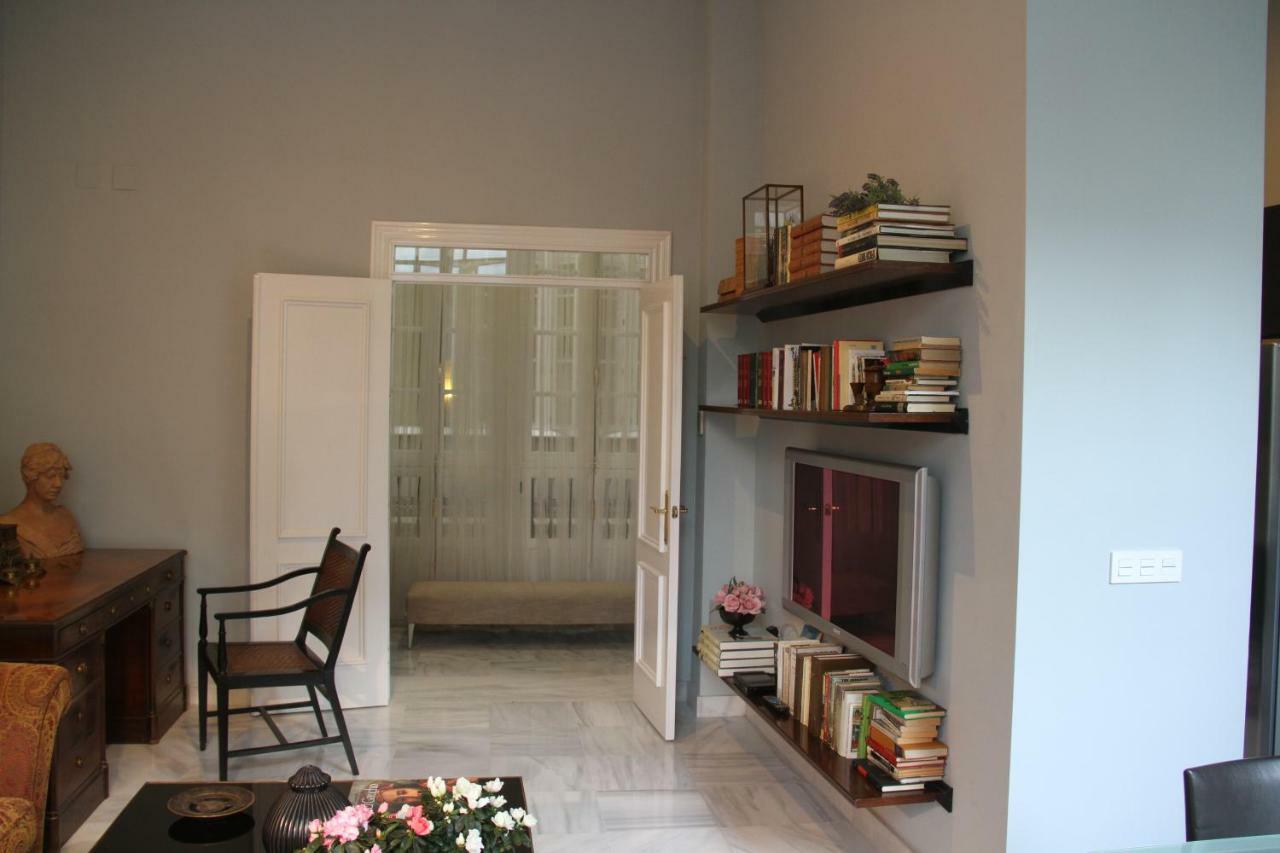 Luxurious 2 Bedroom Flat In A Historic Building セビリア エクステリア 写真