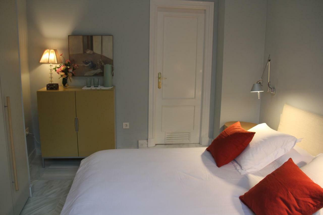 Luxurious 2 Bedroom Flat In A Historic Building セビリア エクステリア 写真