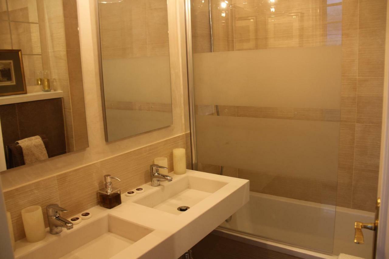 Luxurious 2 Bedroom Flat In A Historic Building セビリア エクステリア 写真